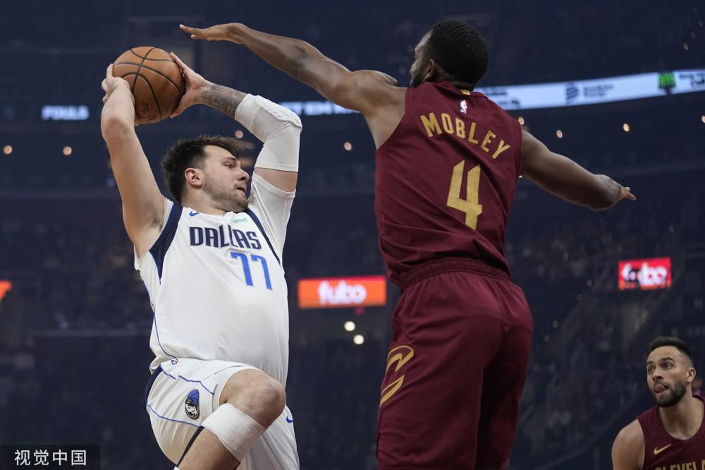 他在球场上 他在球场上